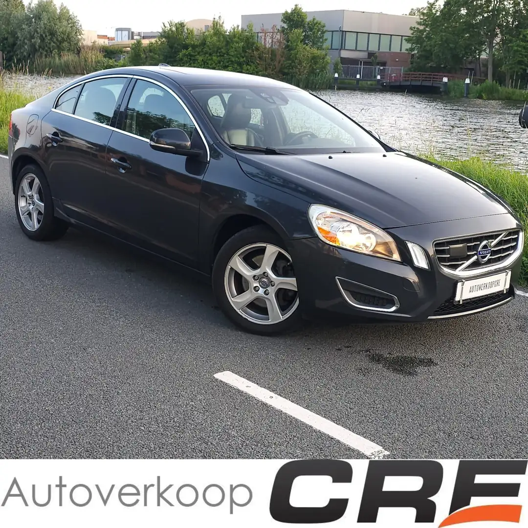 Volvo S60 2.0 T5 Momentum Zwart - 1