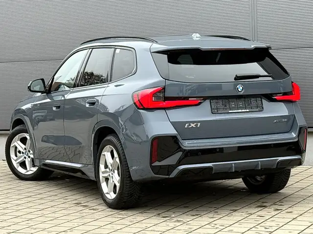 BMW iX1 30 xDrive M Sport*DriveAssPro*Pano*AHK*HUD*