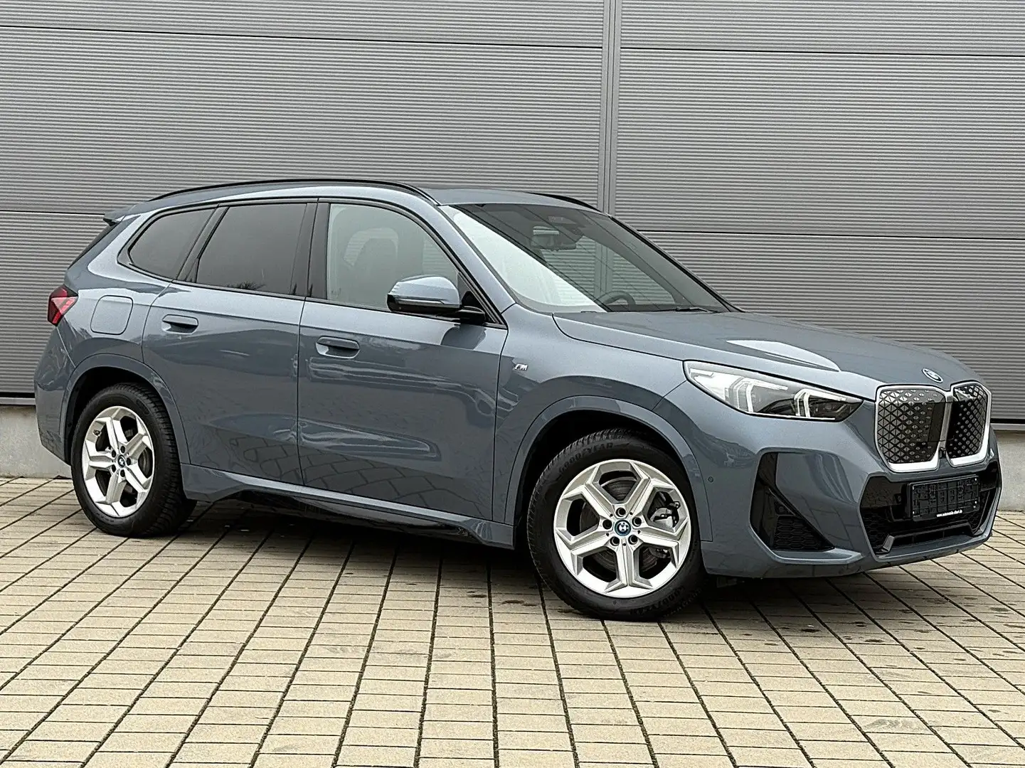 BMW iX1 30 xDrive M Sport*DriveAssPro*Pano*AHK*HUD* - 1