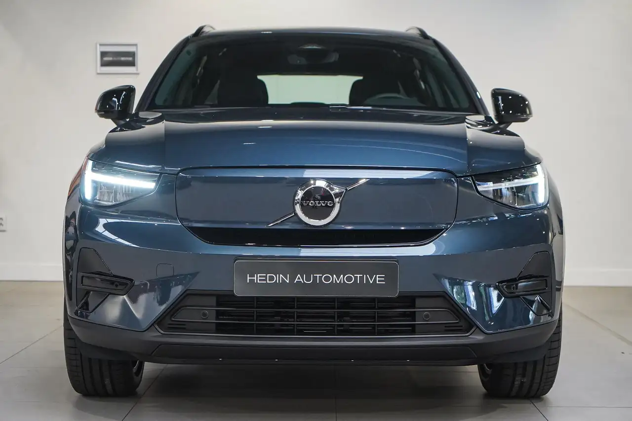 Volvo EX40 2026