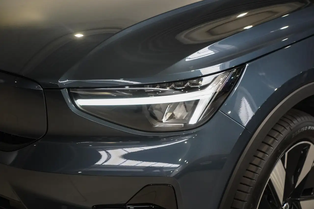 Volvo EX40 2026