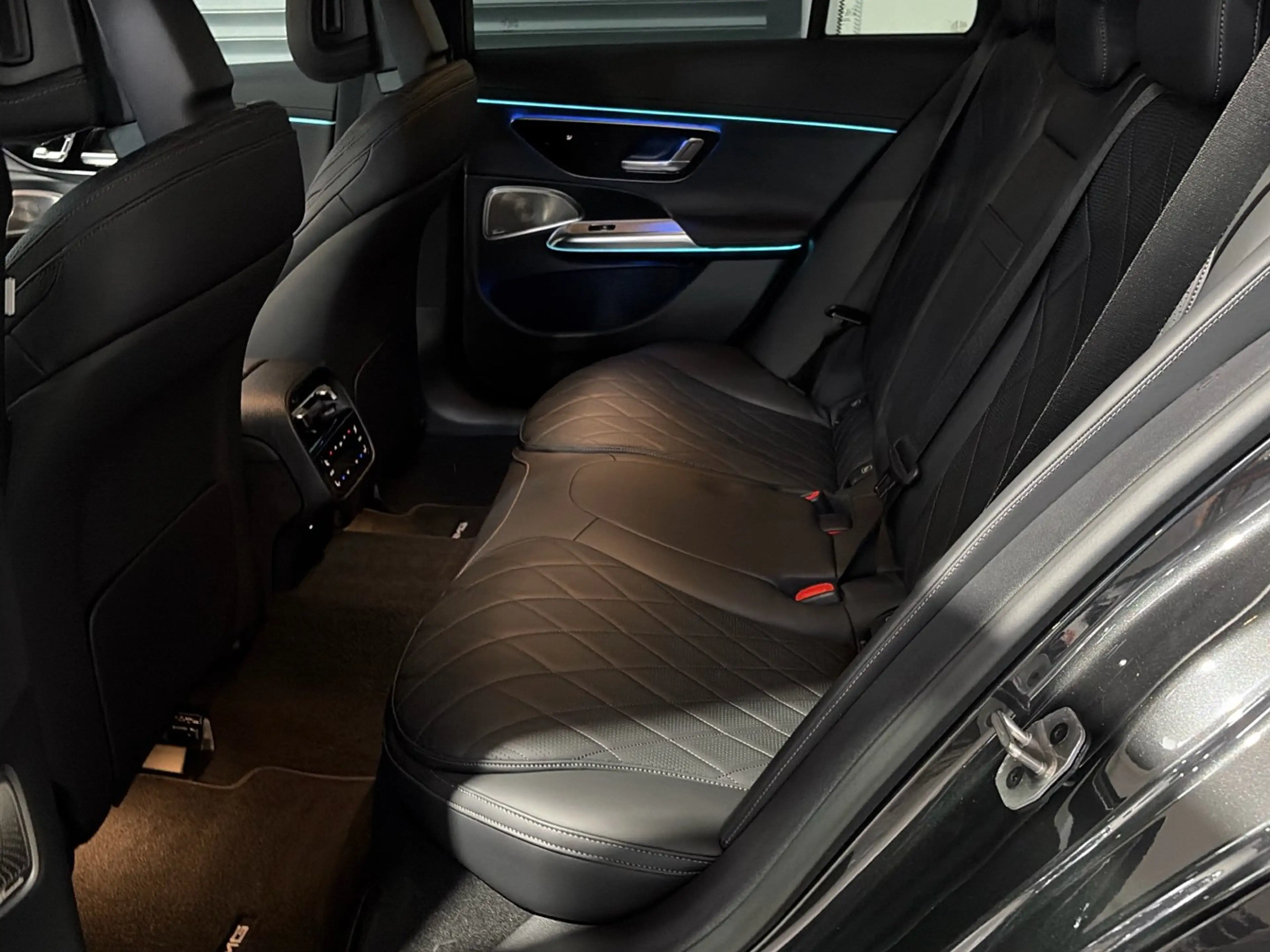 Mercedes-Benz E 450 d 4M T AMG Night Distronic Digital-Light — photo 14