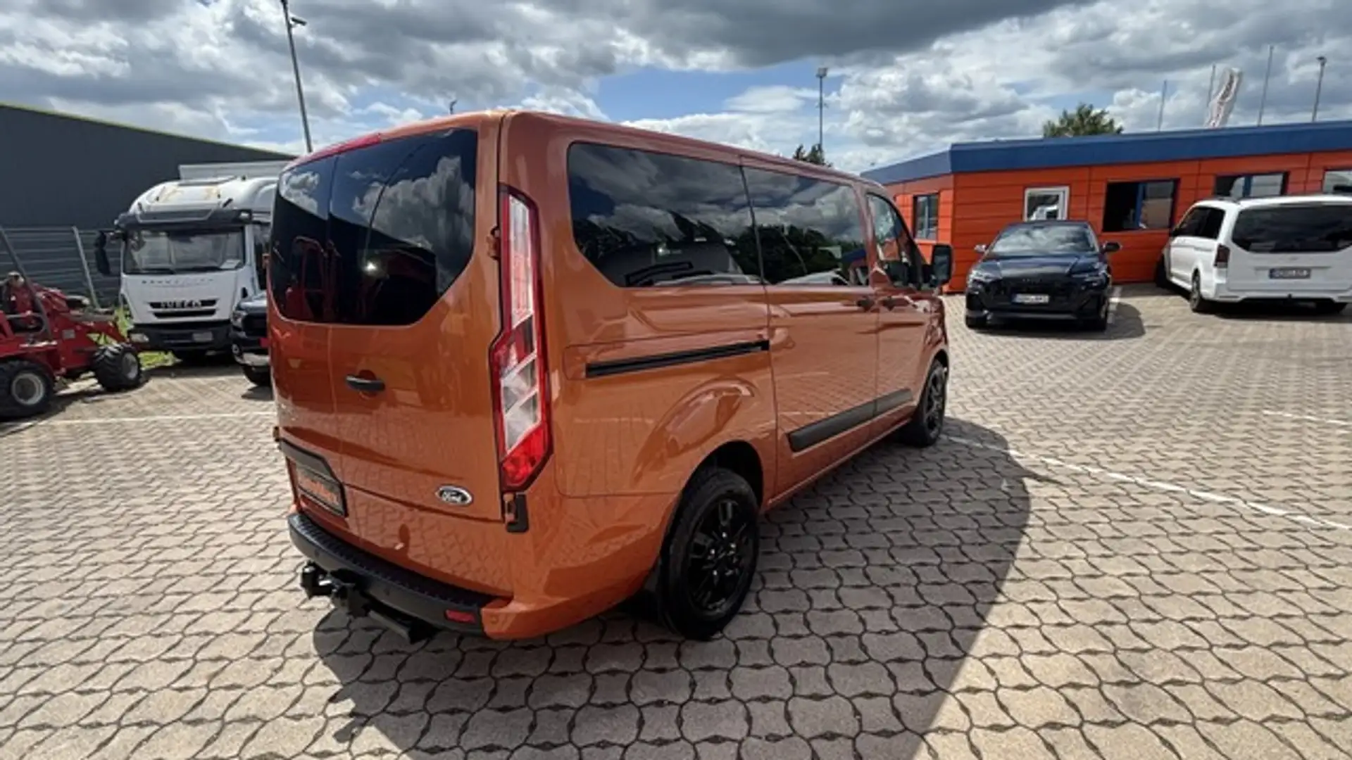 Ford Transit Custom 2.0 TDCi  L1 Klima SHZ PDC AHK Orange - 2