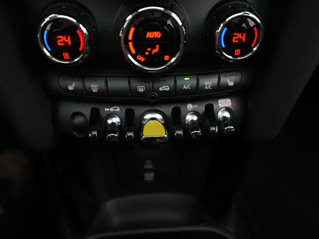 Mini Hatch view 12