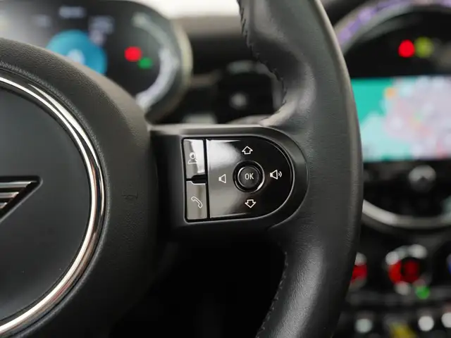 Mini Hatch view 9