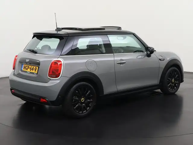 Mini Hatch view 4