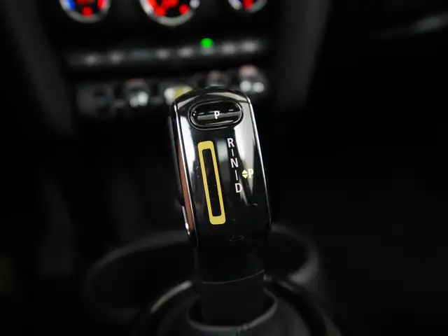 Mini Hatch view 11