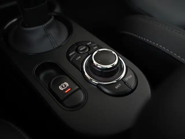 Mini Hatch view 10
