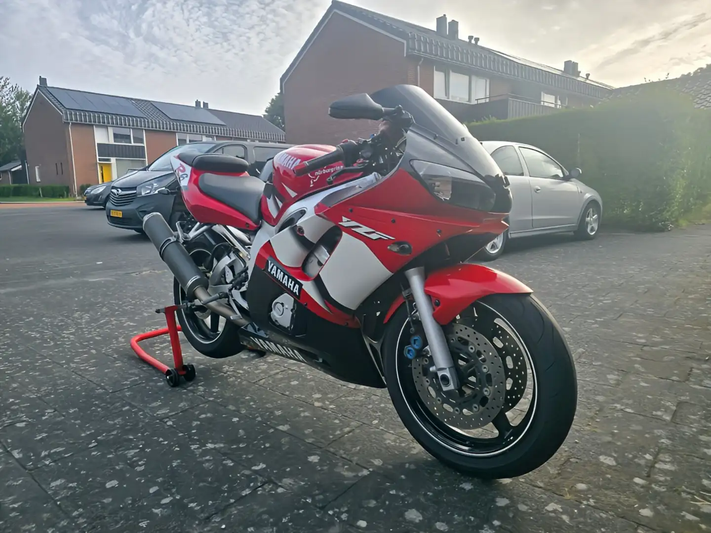Yamaha YZF-R6 Te koop: Yamaha YZF-R6 (Bouwjaar 2002) Червоний - 2