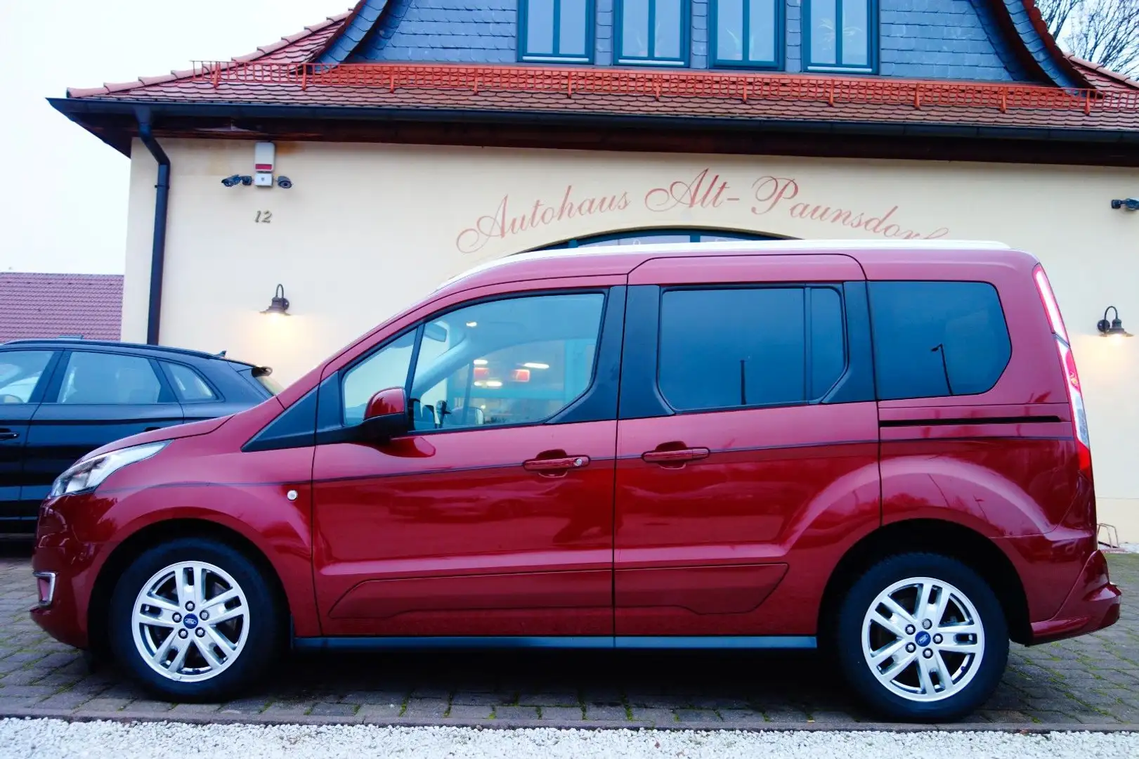 Ford Tourneo Connect Titanium S/S Navi,Pano,AHK Rouge - 2