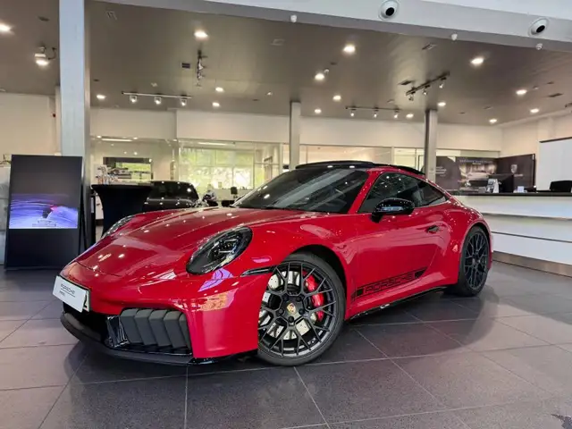 Porsche 992 Carrera 4 GTS