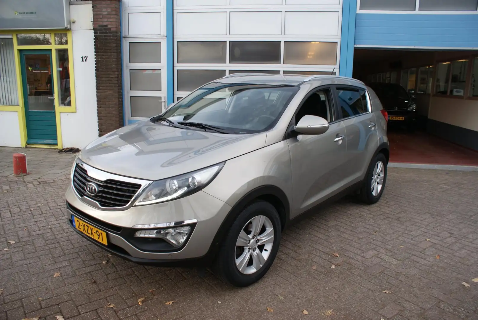 Kia Sportage 1.6 GDI X-ecutive Plus Pack Grijs - 1