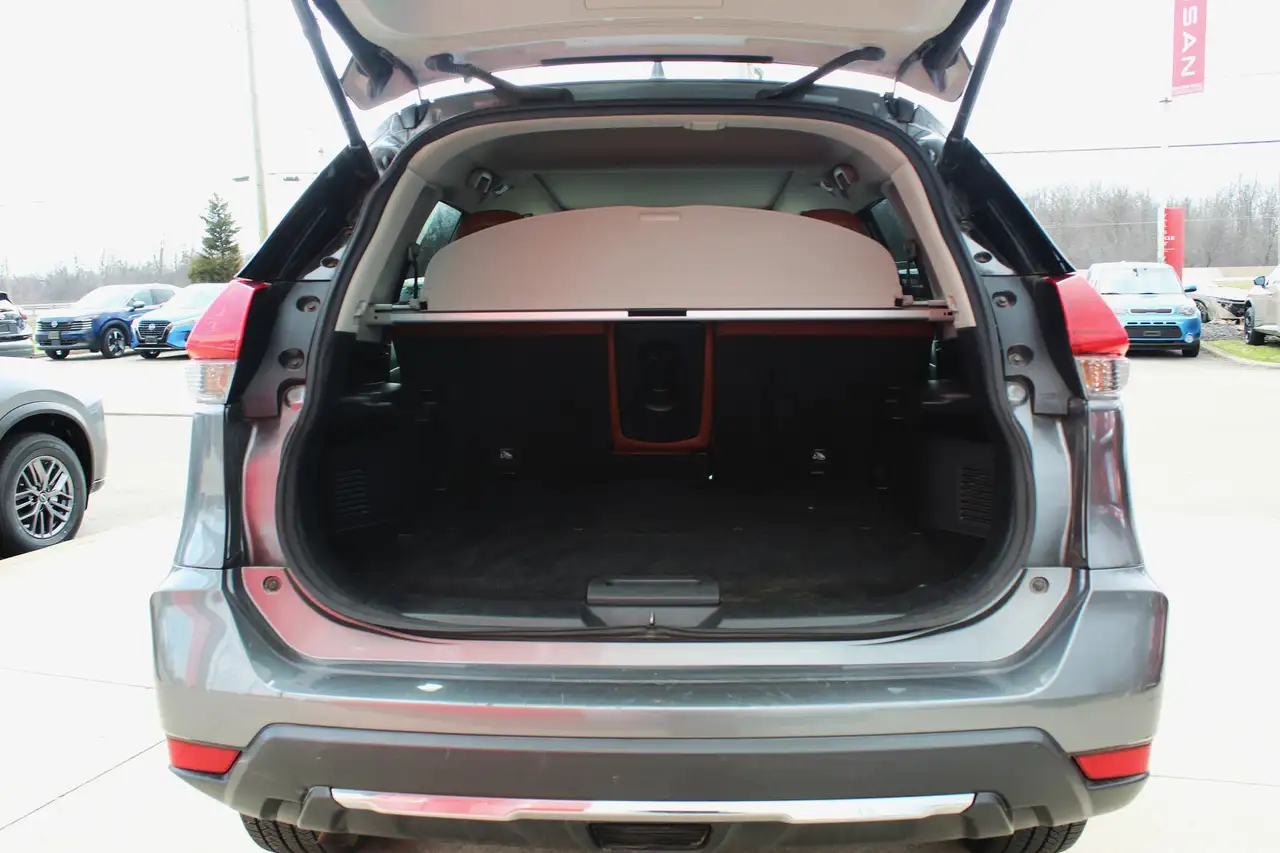 Nissan Rogue снимка Nissan Rogue