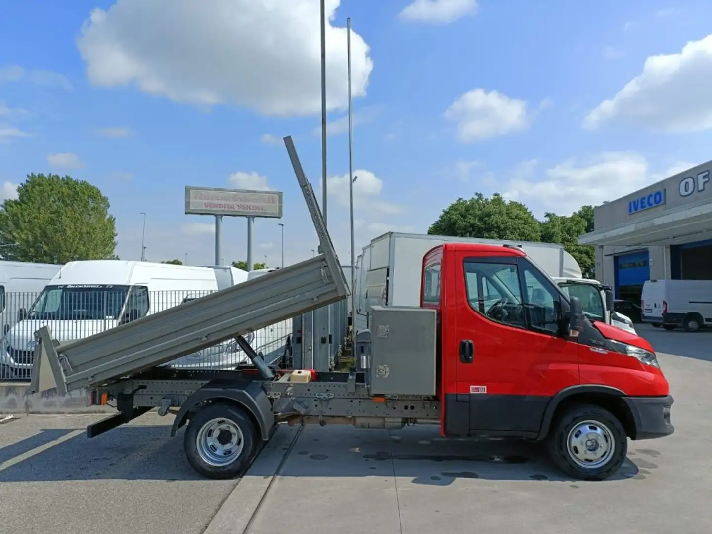 Iveco Daily DAILY 35C12 RIBALTABILE CASSETTA PORTA ATTREZZI Rosso - 2