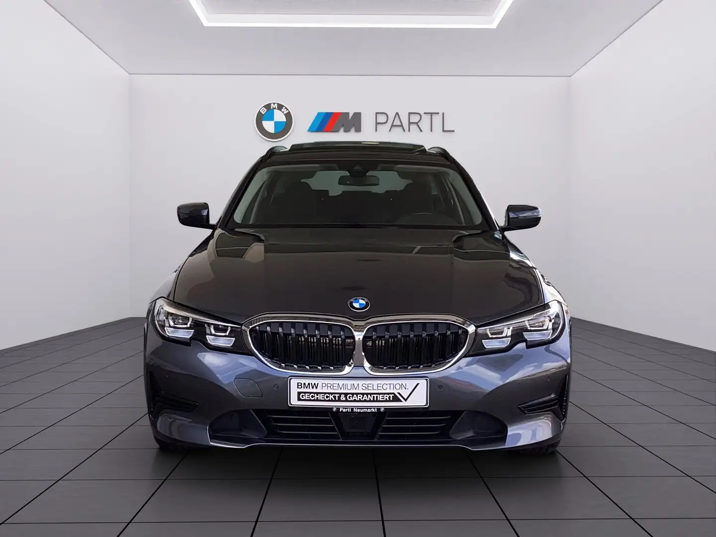 BMW 320 d Touring LED ACC RFK Pano AHK Standhzg Grau - 2