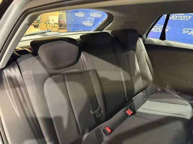 Audi Q2 view 7