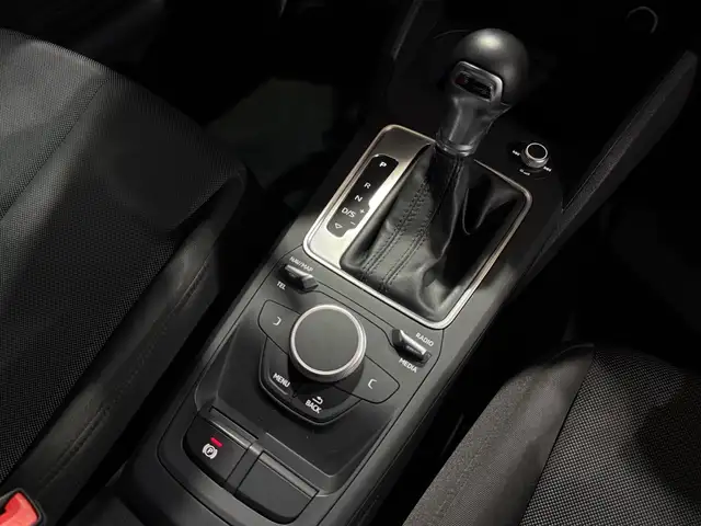 Audi Q2 view 15