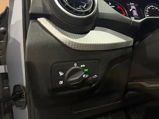 Audi Q2 view 20