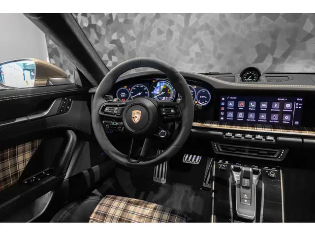 Porsche 911 view 13