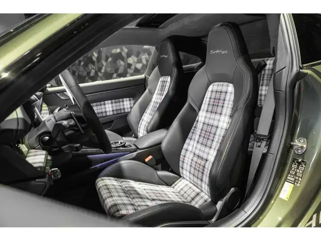 Porsche 911 view 10