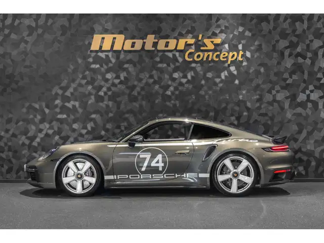 Porsche 911 view 2