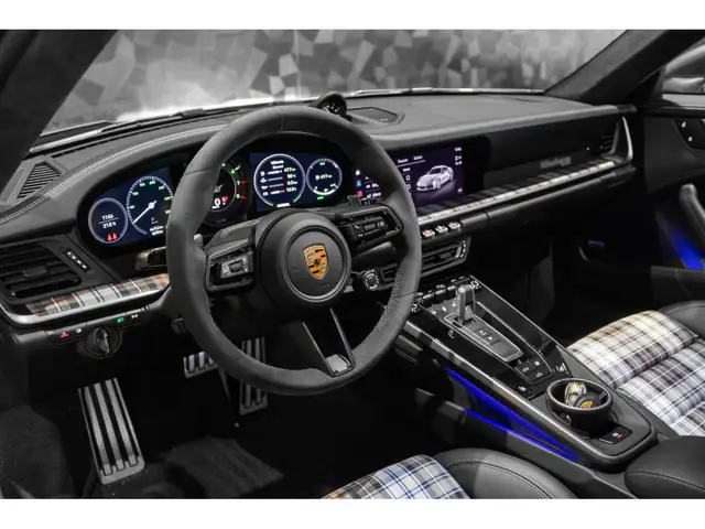 Porsche 911 view 9