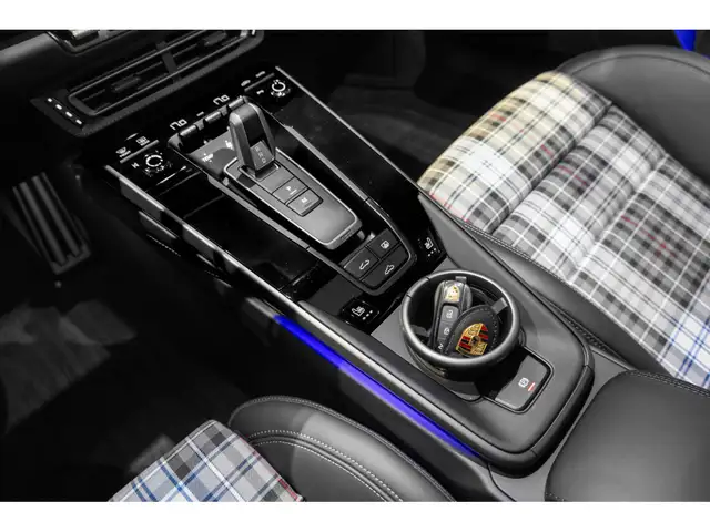 Porsche 911 view 12