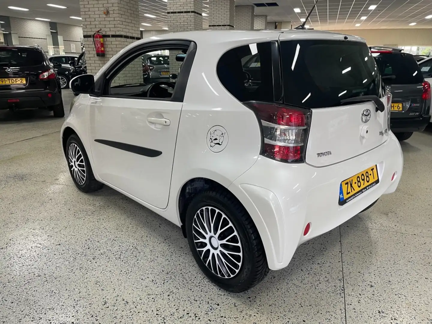 Toyota iQ 1.0 VVTI Stuurbekrachtiging Elec. Pakket AUX NAP Blanco - 2