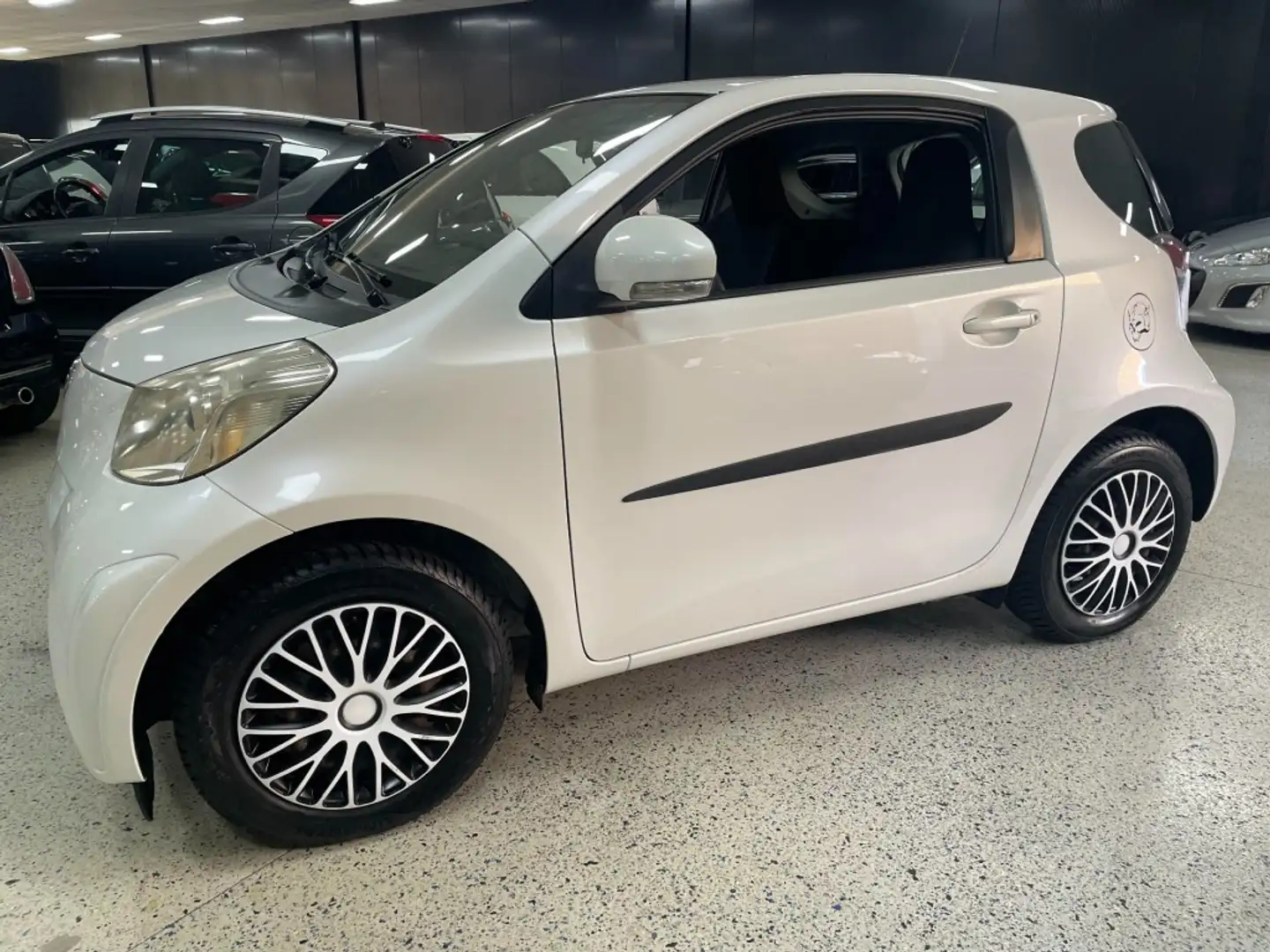 Toyota iQ 1.0 VVTI Stuurbekrachtiging Elec. Pakket AUX NAP Blanco - 1
