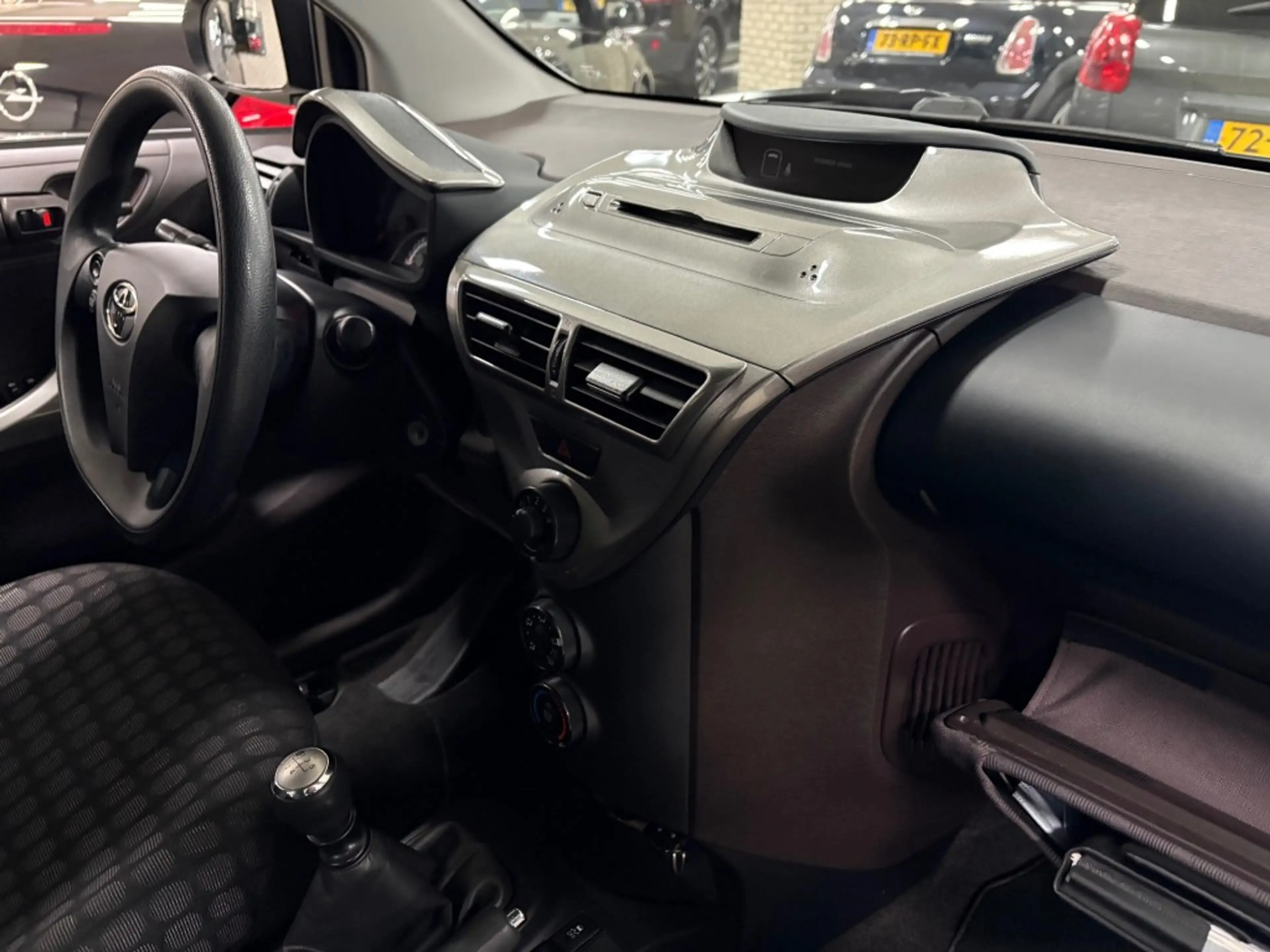 Toyota iQ 1.0 VVTI Stuurbekrachtiging Elec. Pakket AUX NAP — photo 8