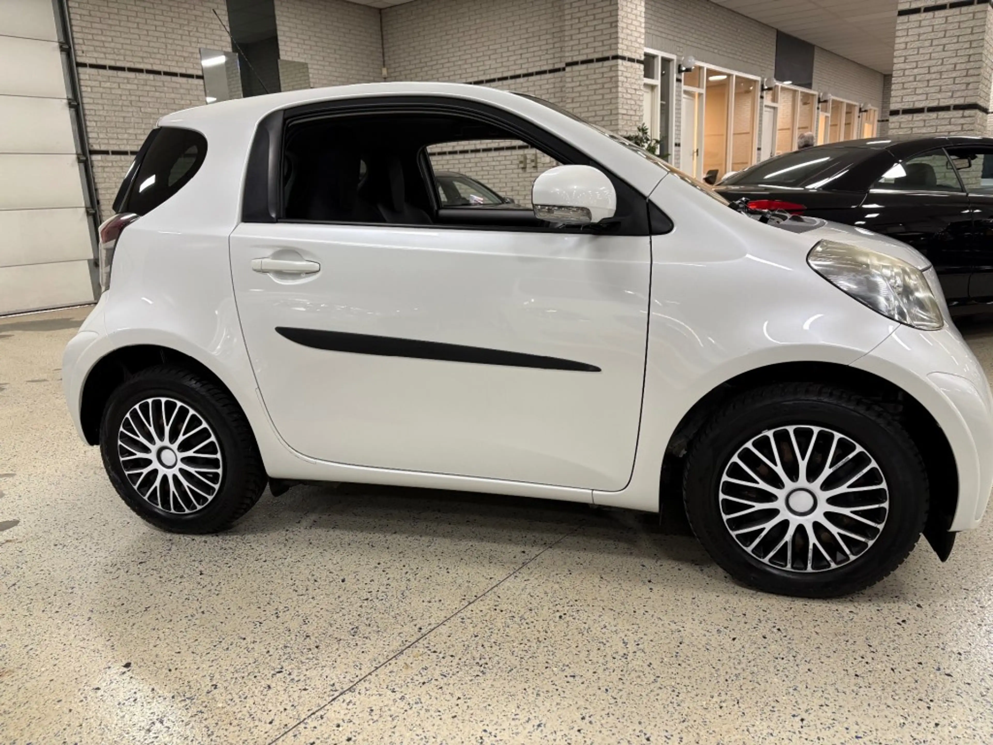 Toyota iQ 1.0 VVTI Stuurbekrachtiging Elec. Pakket AUX NAP — photo 5
