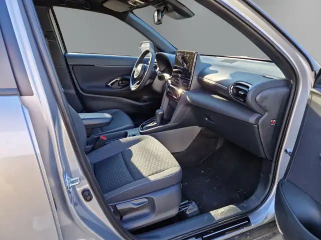 Toyota Yaris Cross view 12