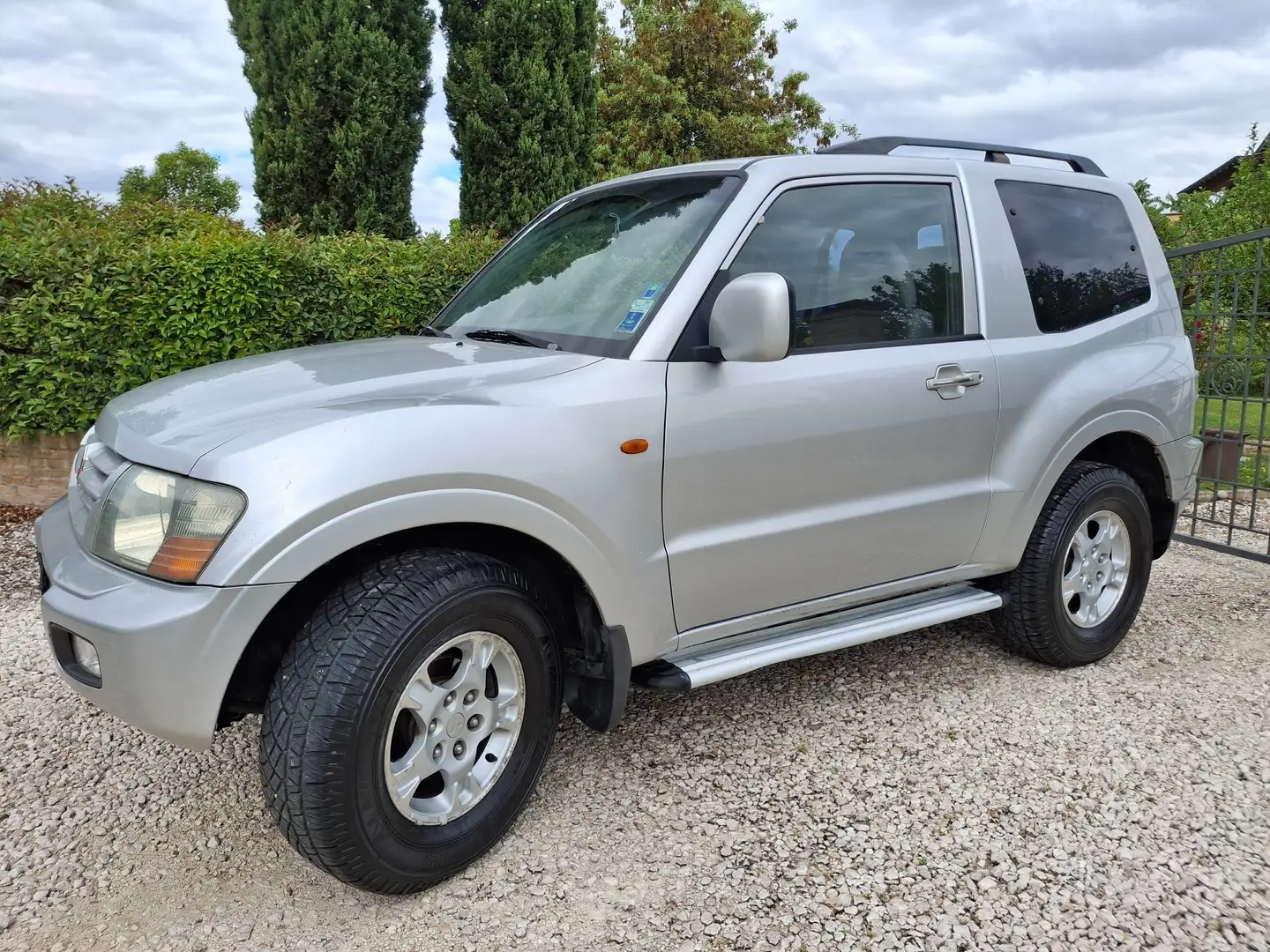 Mitsubishi Pajero Pajero 3p 3.2 tdi 16v di-d GLS Silber - 1