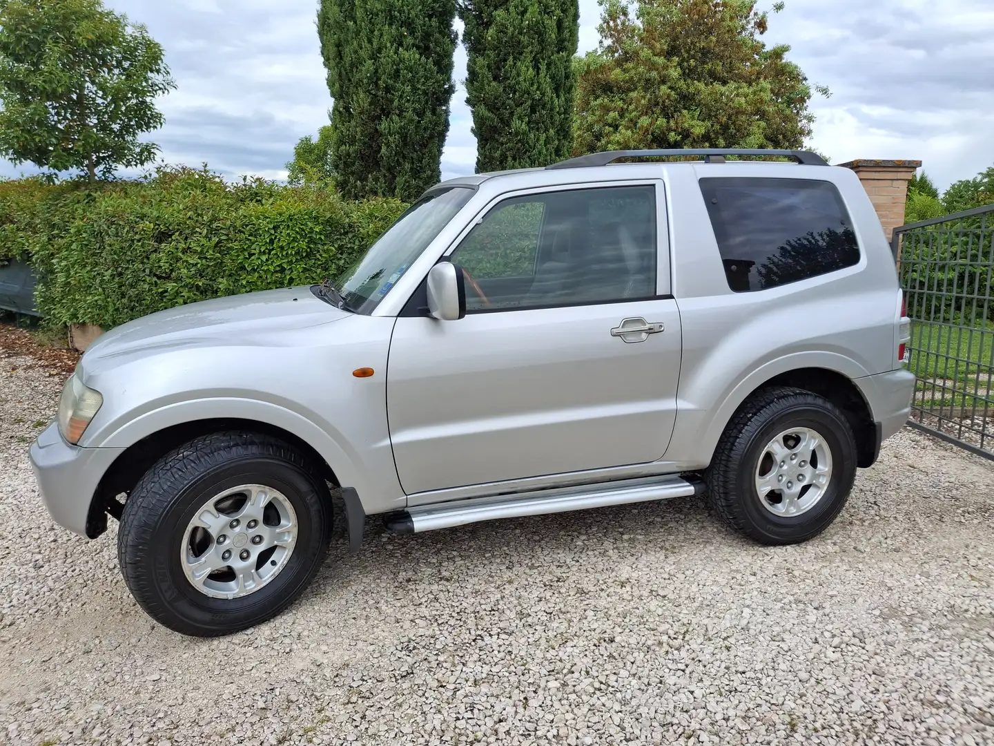 Mitsubishi Pajero Pajero 3p 3.2 tdi 16v di-d GLS Silber - 2