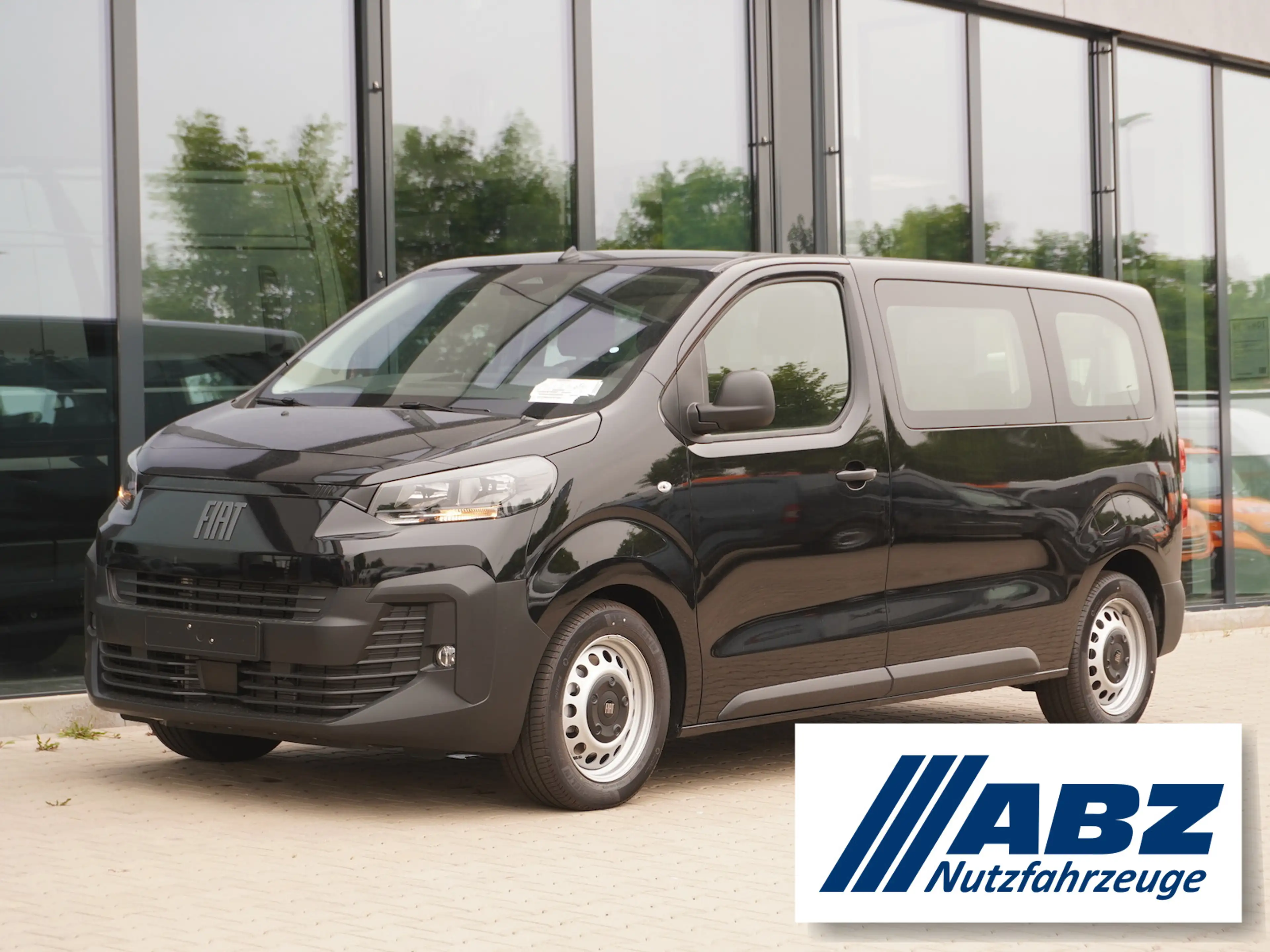Fiat Scudo Kombi M 180 AT/ 9-Sitzer / AHK
