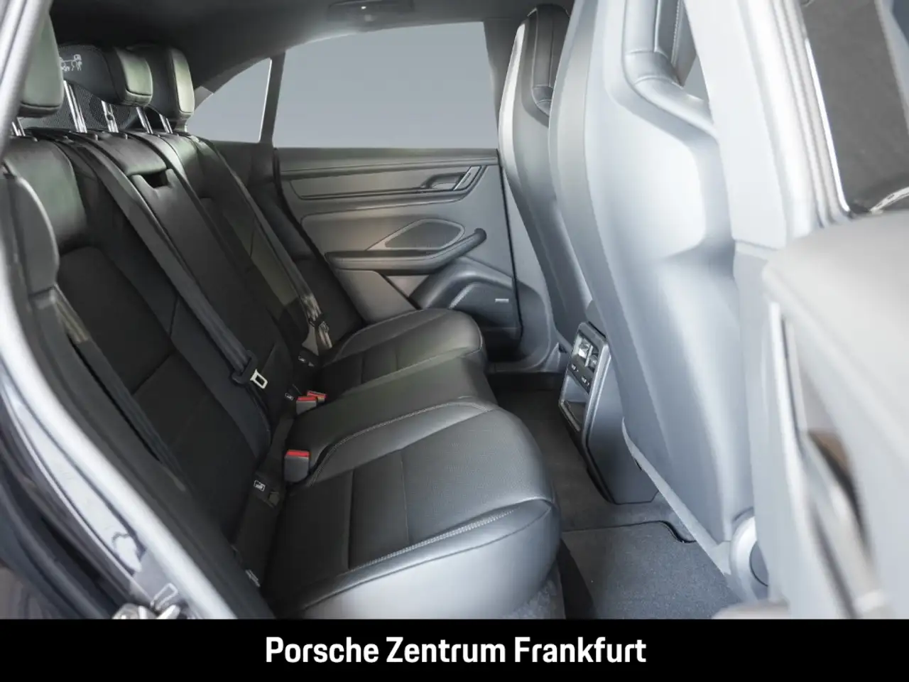 Porsche Macan 4S BOSE Luftfederung Panorama InnoDrive 8