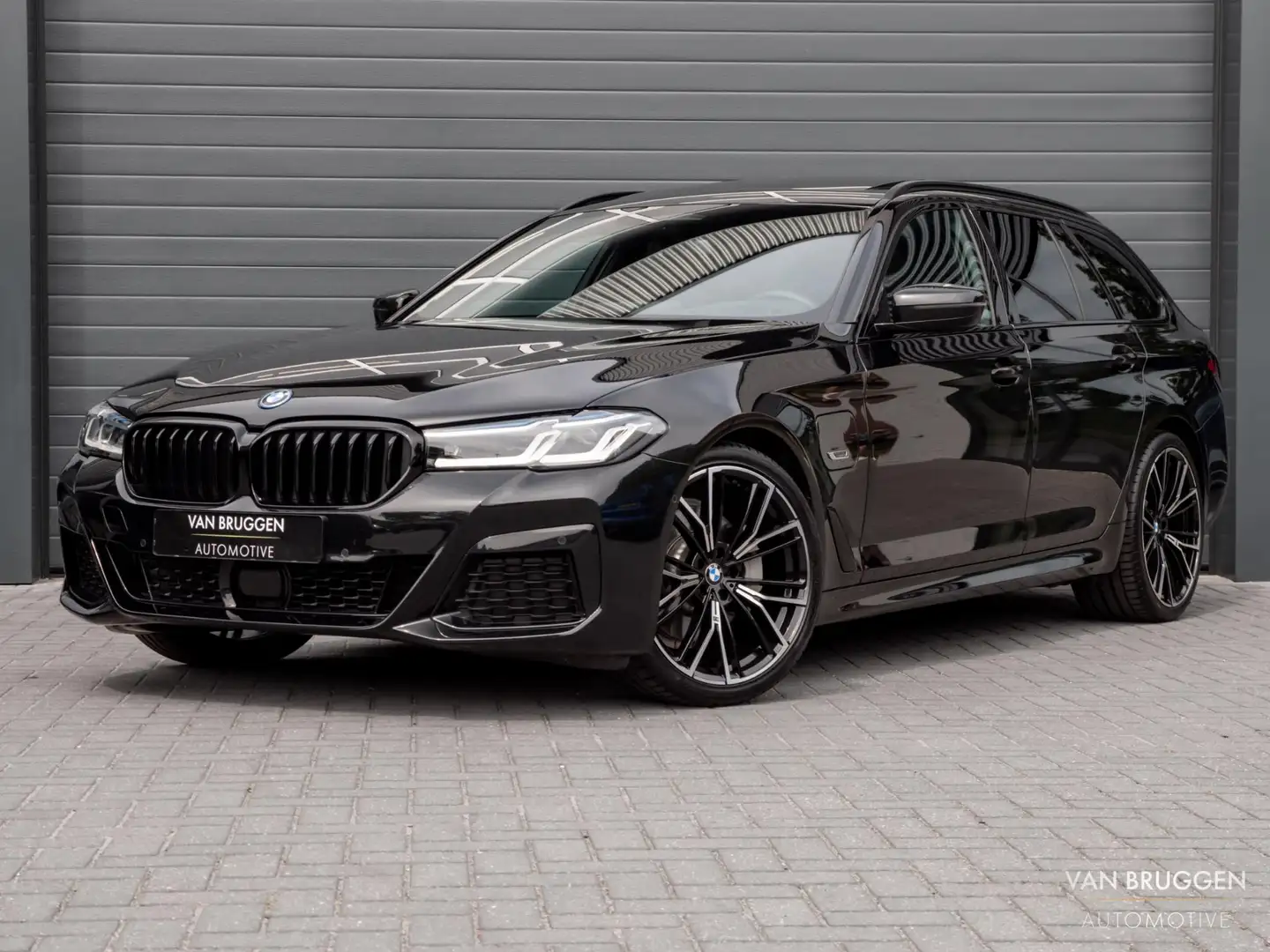 BMW 530 5-serie Touring 530e M-Sport Pano Laser BTW Head-u Noir - 1