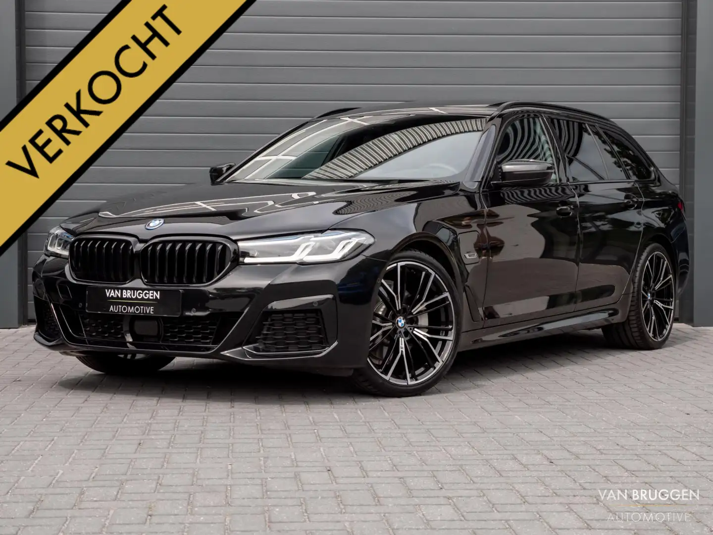 BMW 530 5-serie Touring 530e M-Sport Pano Laser BTW Head-u Zwart - 1