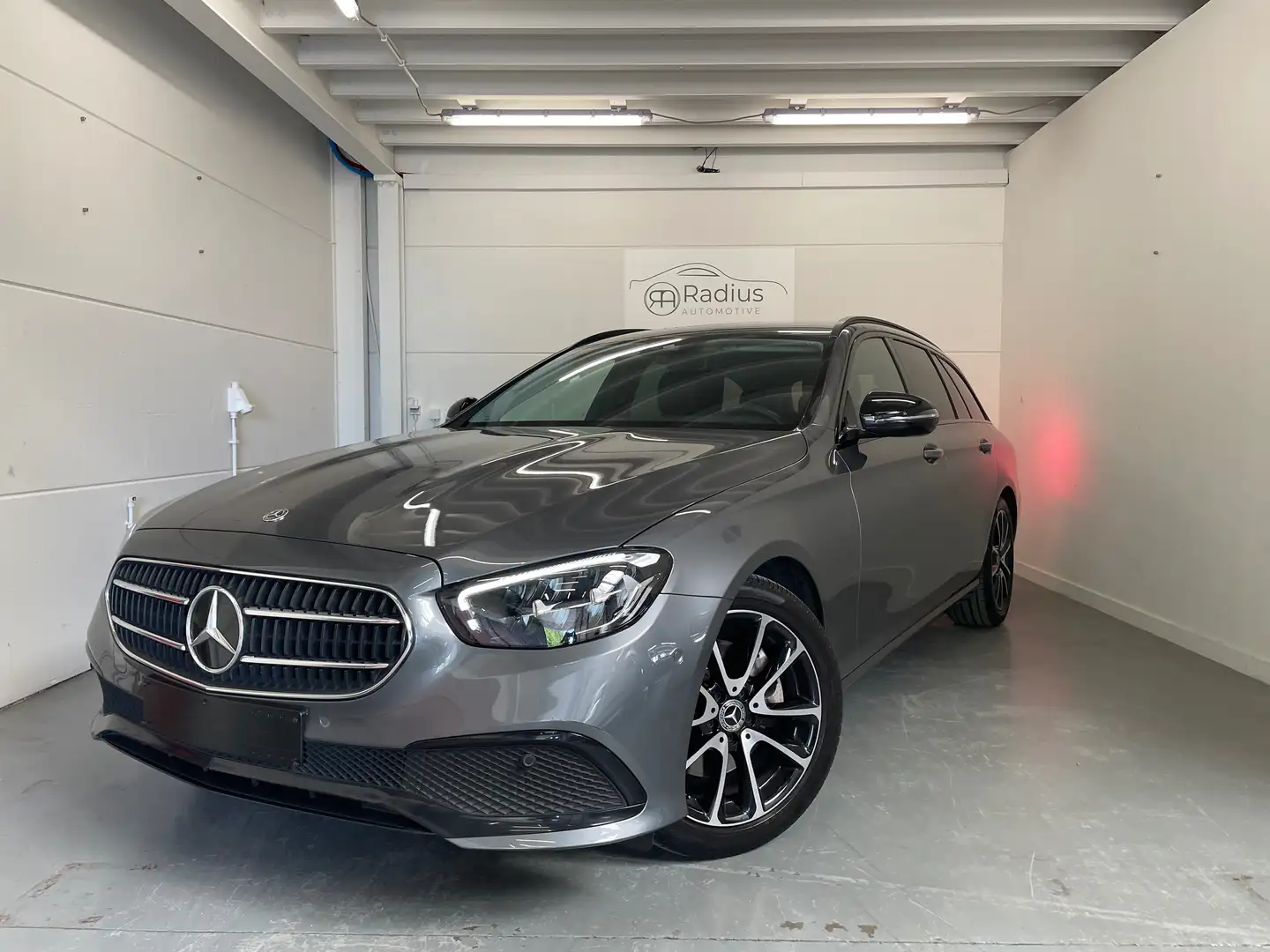 Mercedes-Benz E 220 E 220 d T 9G-TRONIC Avantgarde Grijs - 1