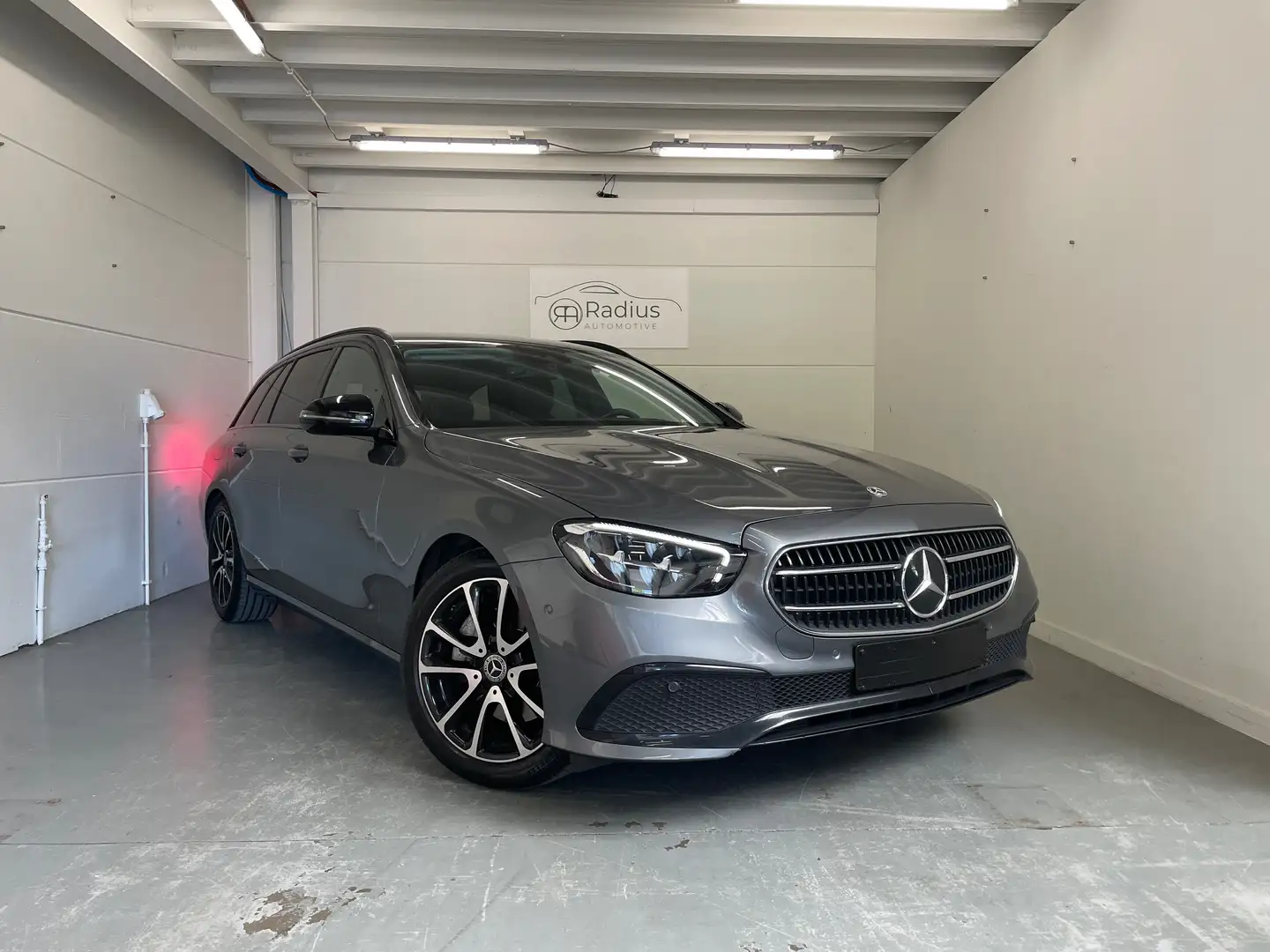 Mercedes-Benz E 220 E 220 d T 9G-TRONIC Avantgarde Grijs - 2