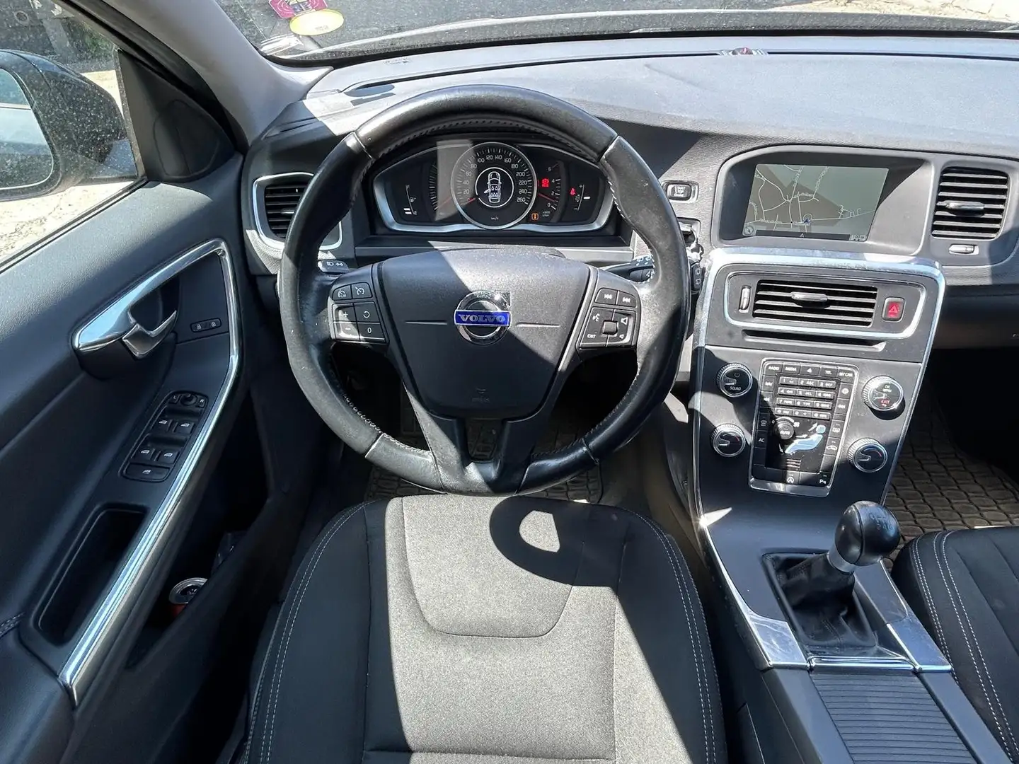 Volvo V60 1.6 D2 Momentum NAVIGATION/CLIMATISATION Gris - 2
