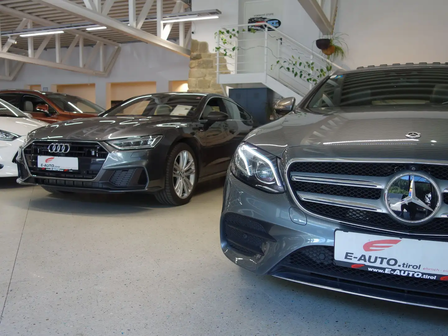 Mercedes-Benz E 350 d T V6 4M. Aut. *AMG SPORTPAKET *VOLL *BURMESTER Grau - 2