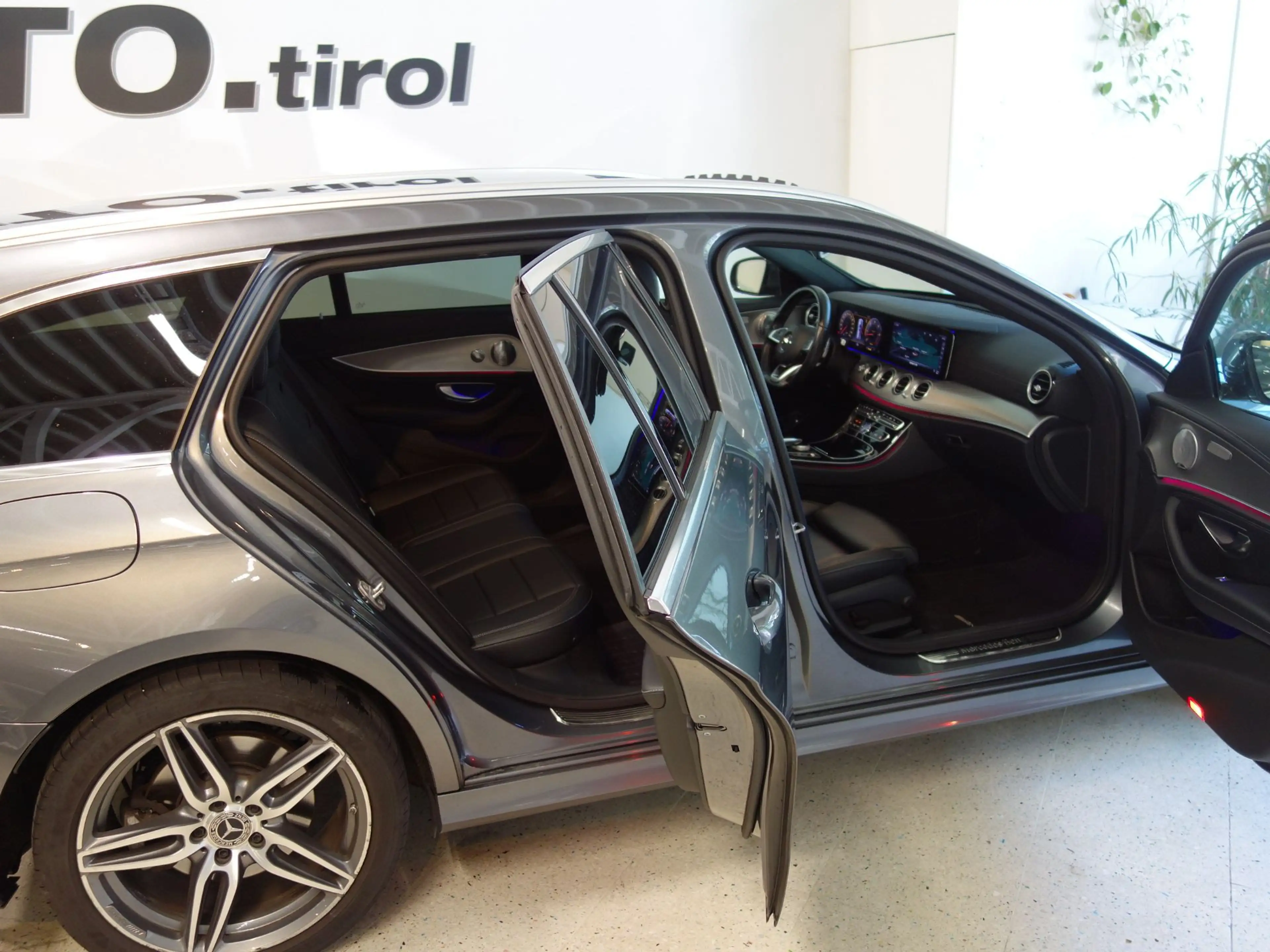 Mercedes-Benz E 350 d T V6 4M. Aut. *AMG SPORTPAKET *VOLL *BURMESTER — photo 11