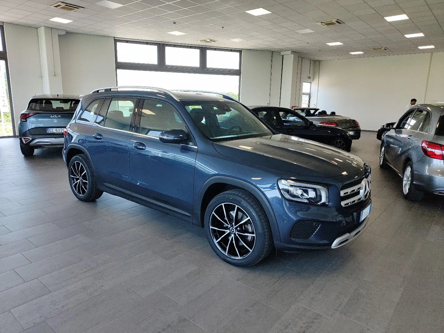 Mercedes-Benz GLB 220 d 4Matic Sport Auto Navi Fari LED Cerchi 19 Blauw - 2