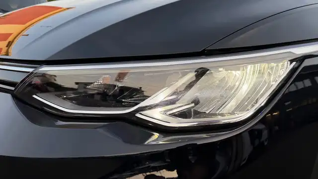 Volkswagen Golf view 4