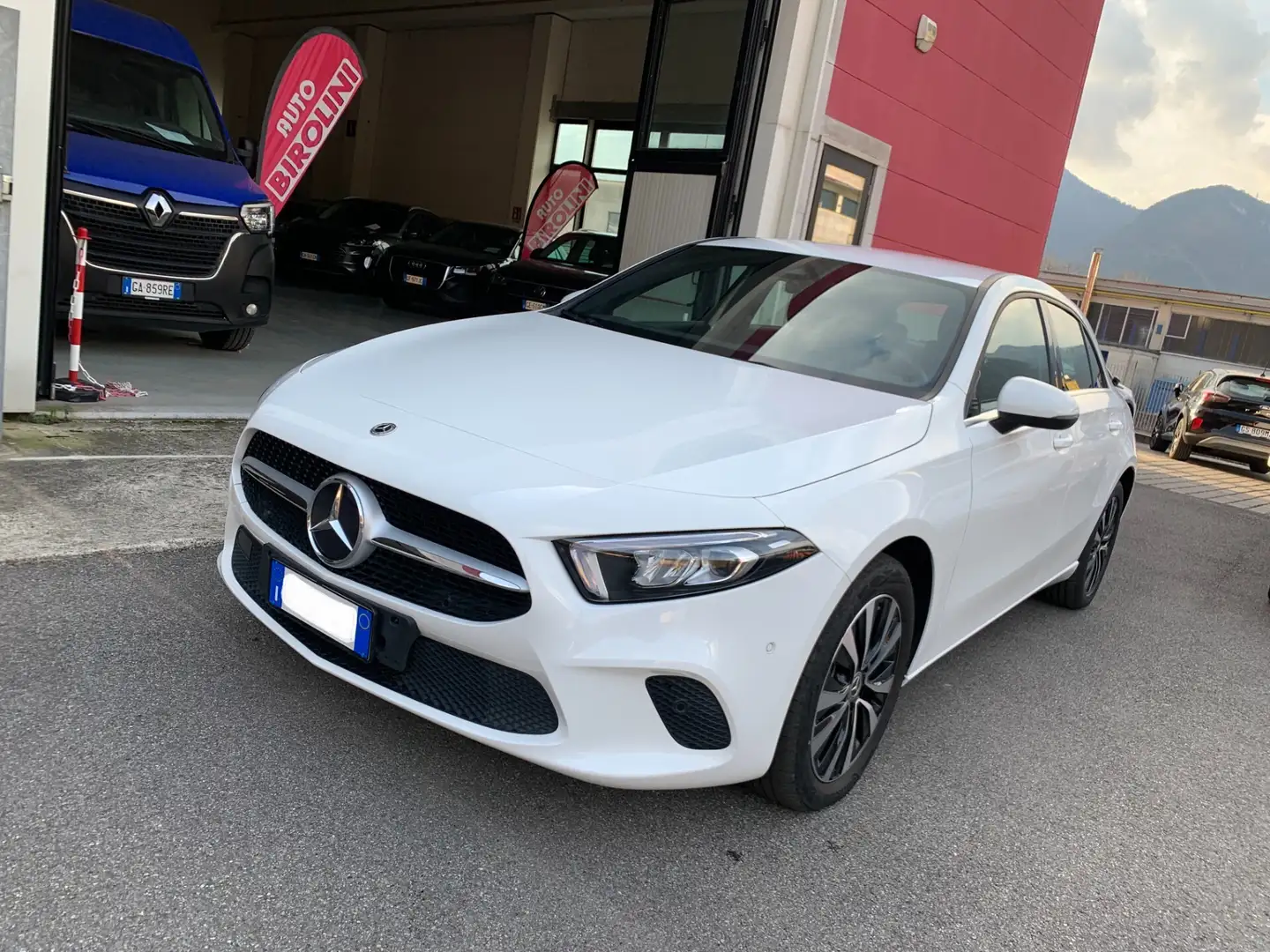 Mercedes-Benz A 250 A 250 e Automatic Plug-in hybrid Business Extra Bílá - 1