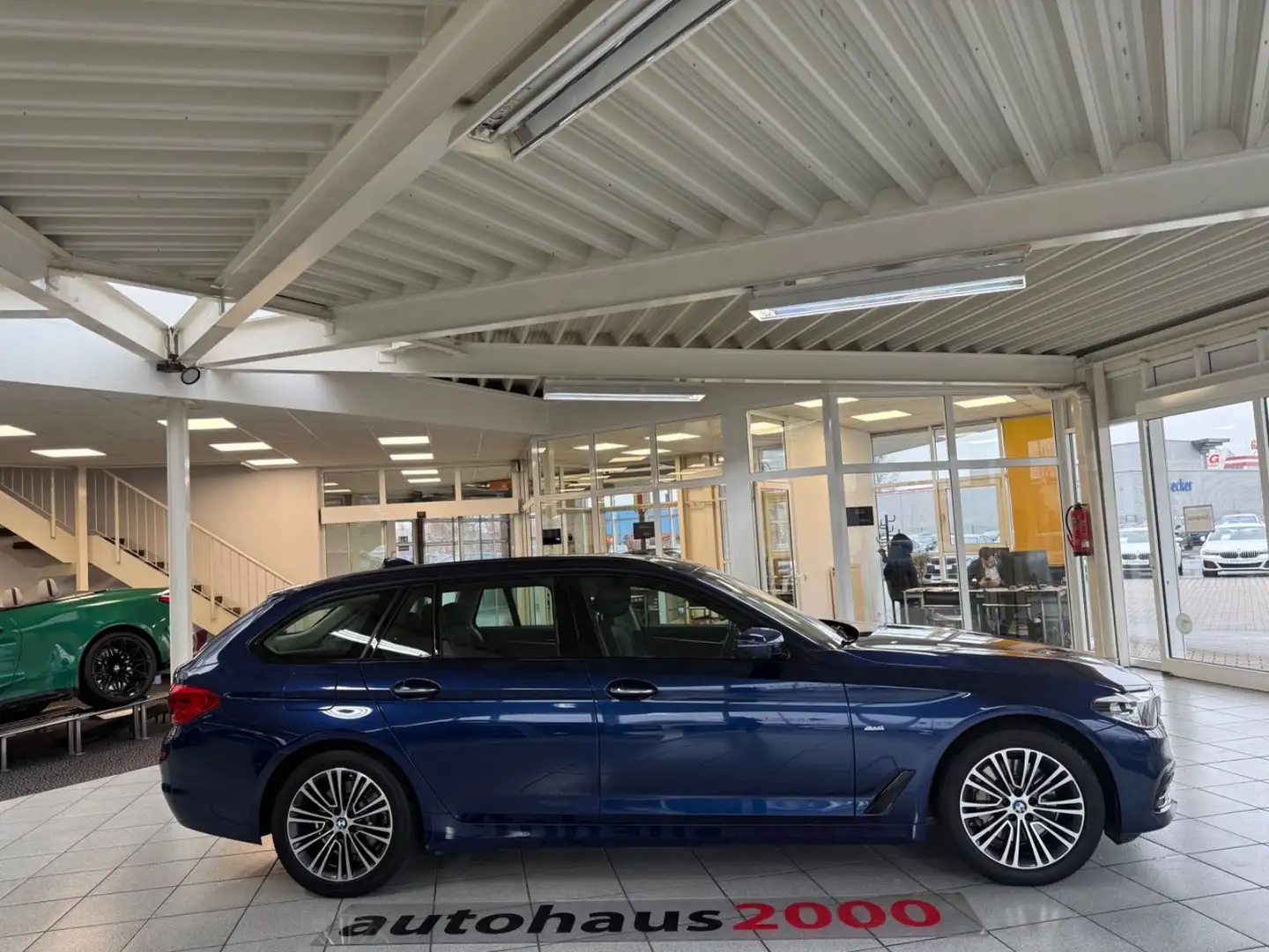 BMW 530 i Sport Line AUT./LED/360°K/PANO./NAVI Bleu - 2