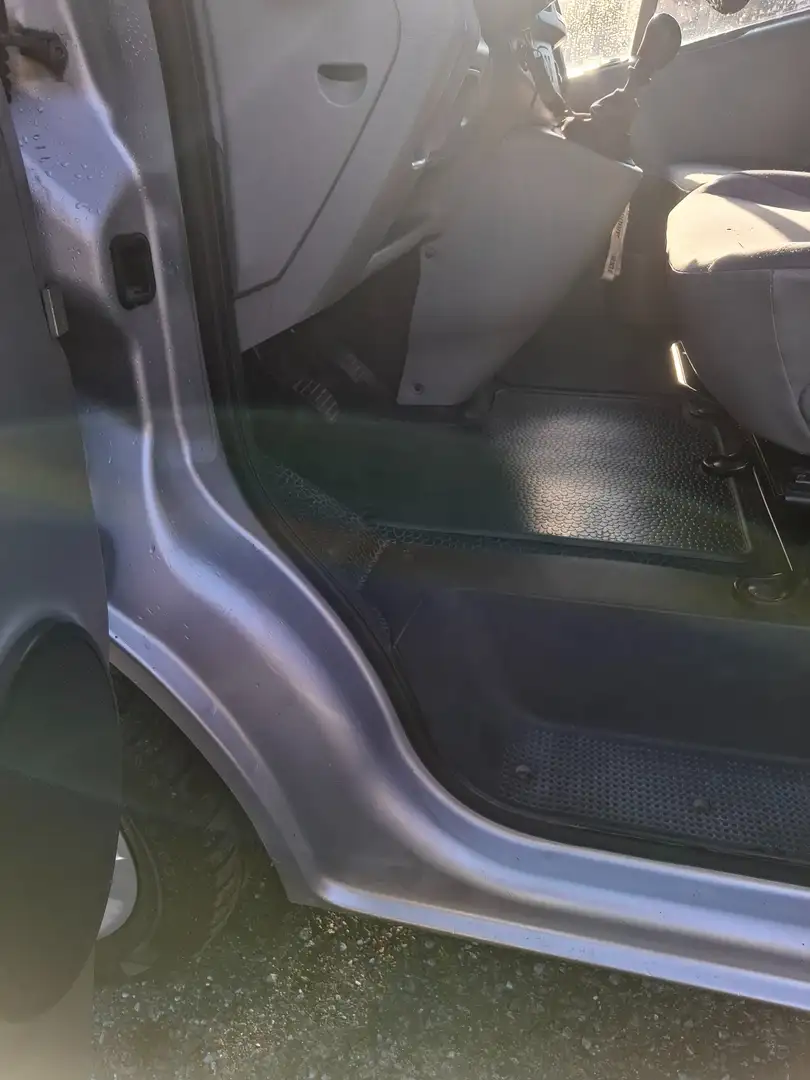 Renault Trafic Trafic Gen. Expr. L1H1 2,0 dCi DPF Expression Silber - 2