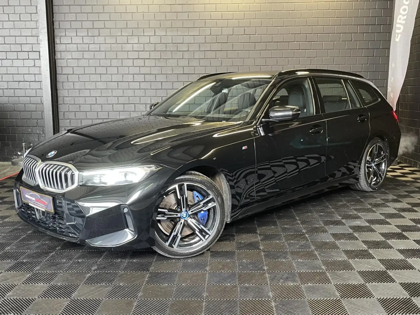 BMW 330 iA M-Sport Touring Noir - 1