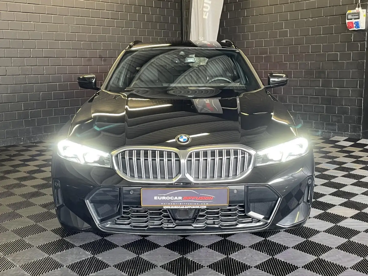 BMW 330 iA M-Sport Touring Noir - 2